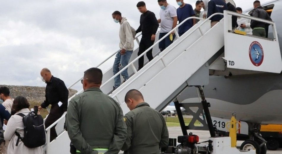 Así fue la llegada a Ezeiza de los argentinos deportados por el gobierno de Donald Trump