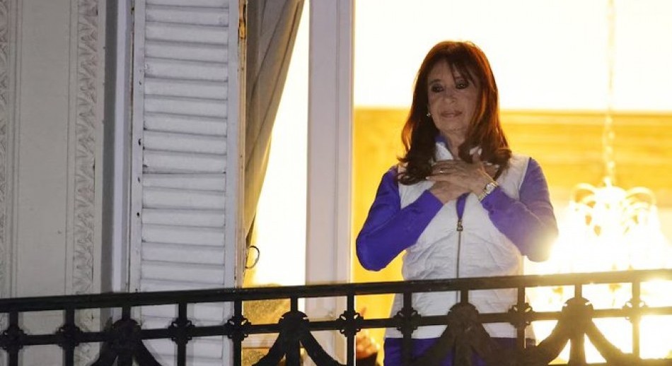La Justicia embargó el departamento de San José 1111 y otras propiedades de Cristina Kirchner
