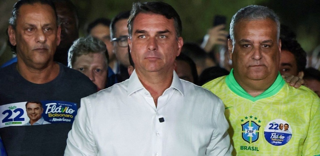 Flávio Bolsonaro vuela hacia Estados Unidos para pedirle asilo político a Trump